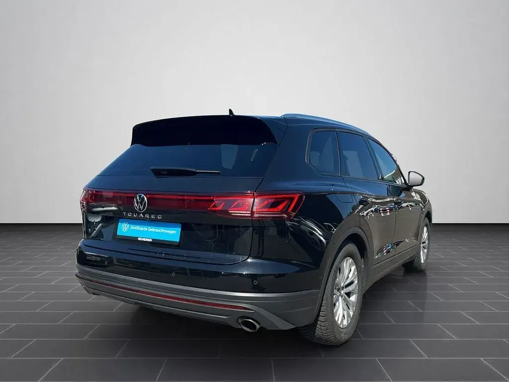 Gebraucht VW Touareg Basis 231 PS (169 kW) 2025 Grenadillschwarz metallic (metallic) SUV