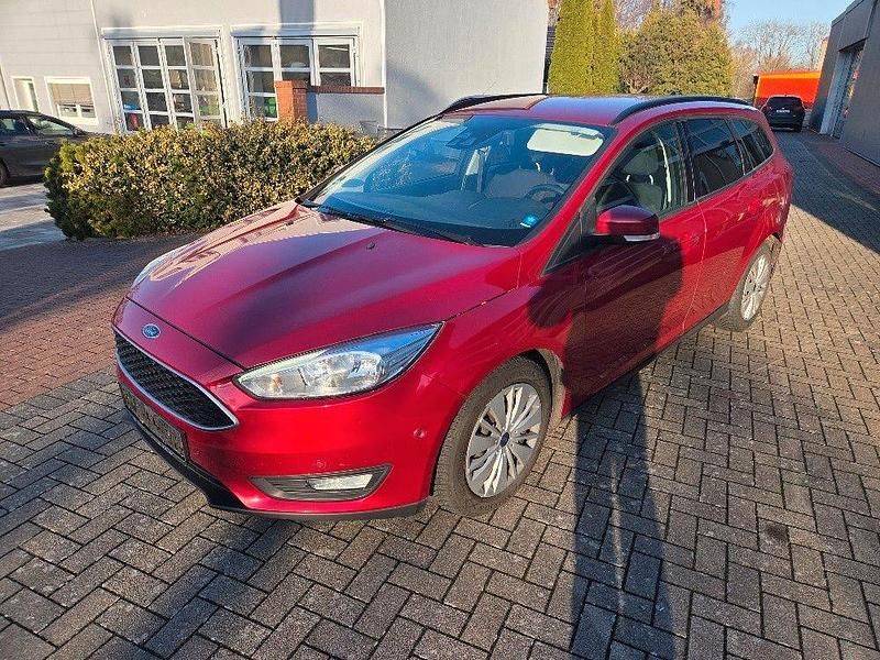 Gebraucht Ford Focus Business Edition 125 PS (91 kW) 2017 Rot Limousine