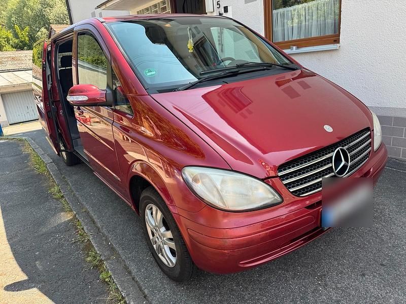 Rot Gebraucht 2005 Mercedes Viano Van / Kleinbus | 9.500 € - Bild 1/4