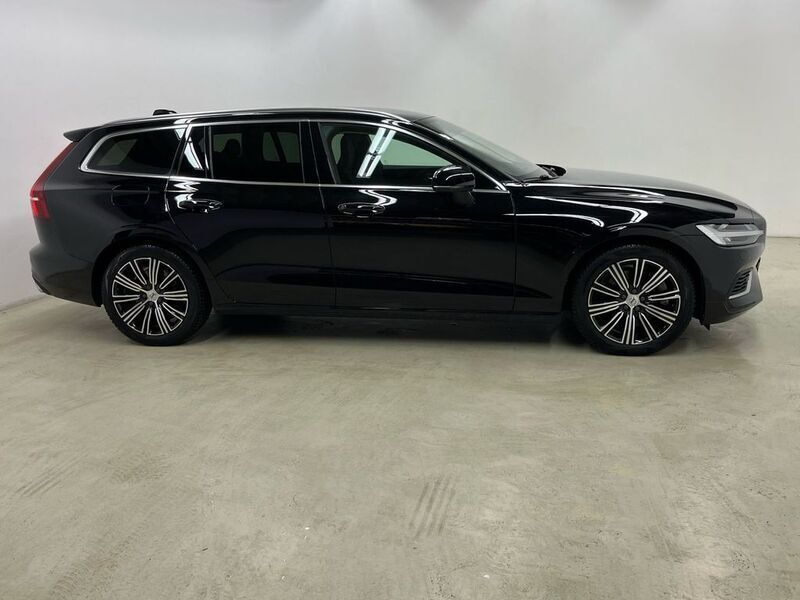 Gebraucht Volvo V60 Inscription 341 PS (250 kW) 2021 Schwarz Kombi