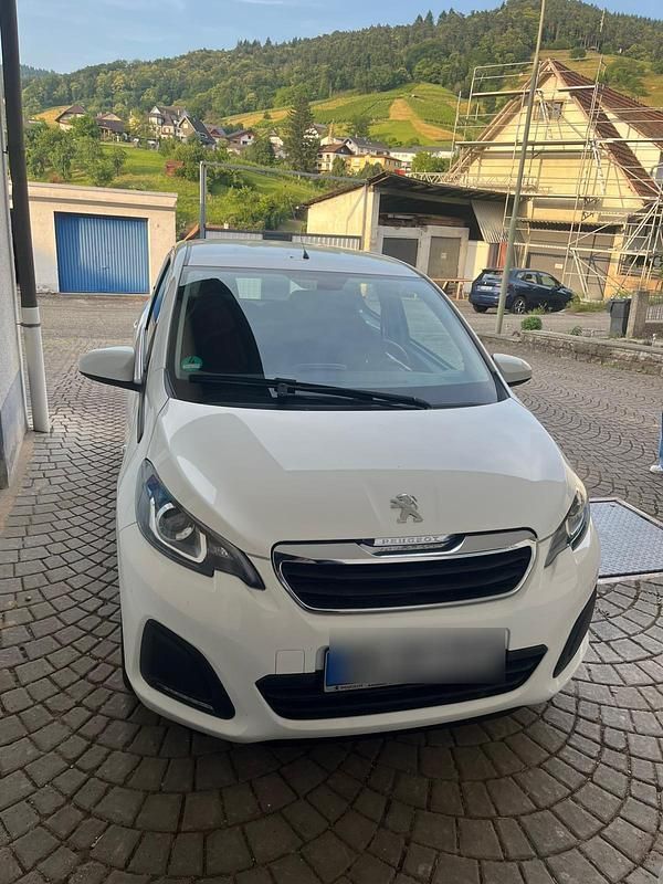 Weiß Gebraucht 2015 Peugeot 108 Kleinwagen | 4.900 € (Guter Preis) - Bild 1/2