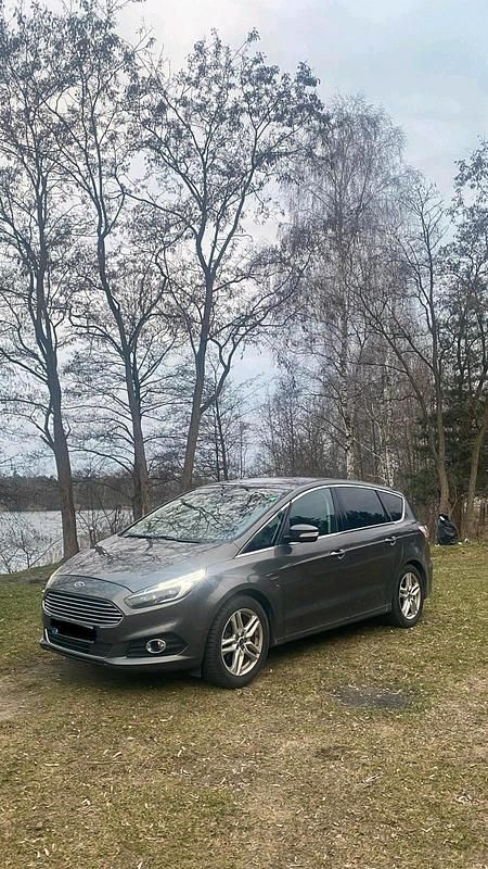 Gebraucht Ford S-MAX Titanium 179 PS (131 kW) 2016 Grau Van / Kleinbus