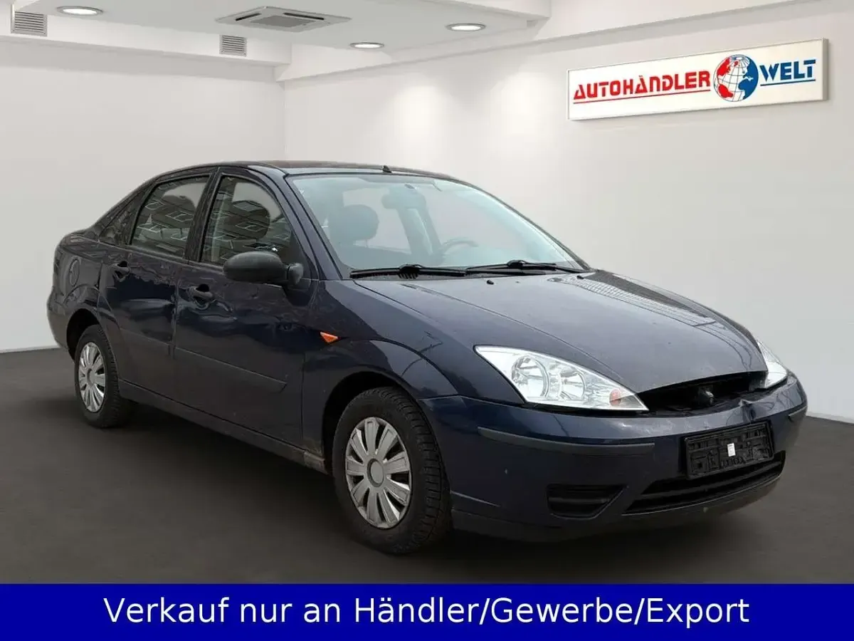 Używany Ford Focus 101 KM (74 kW) 2002 Niebieski Sedan/Limuzyna