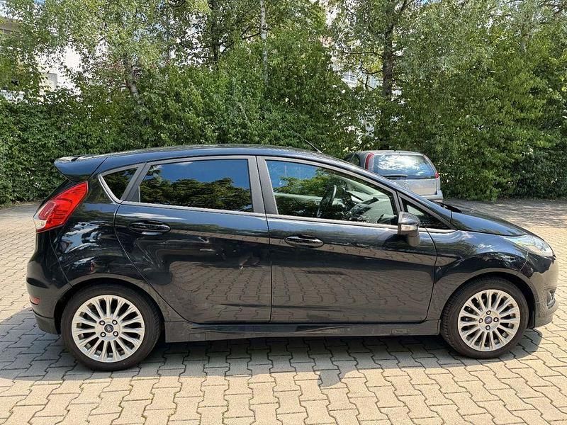 Gebraucht Ford Fiesta SYNC Edition 101 PS (74 kW) 2015 Schwarz Kleinwagen