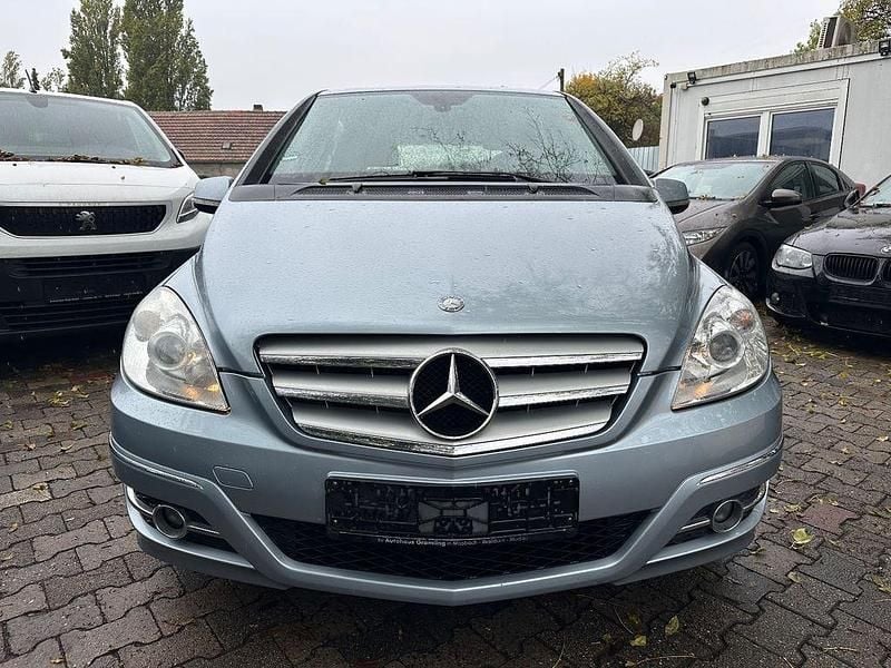 Gebraucht Mercedes B200 Sport Edition 136 PS (100 kW) 2010 Blau Van / Kleinbus