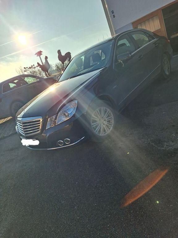 Braun Gebraucht 2010 Mercedes E200 Elegance Limousine | 5.000 € (Superpreis) - Bild 1/1