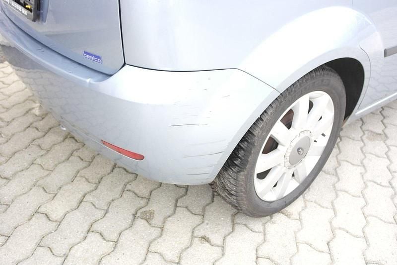 Używany Ford Fiesta 80 KM (58 kW) 2005 Niebieski Hatchback