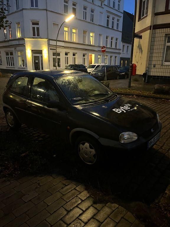 Schwarz Gebraucht 1999 Opel Corsa Limousine | 900 € (Fairer Preis) - Bild 1/3