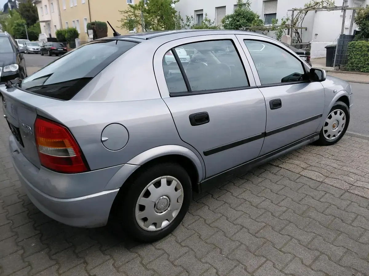 Używany Opel Astra 2002 Szary Sedan/Limuzyna
