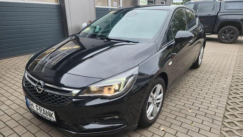 Schwarz Gebraucht 2017 Opel Astra Active Limousine | 9.490 € (Guter Preis) - Bild 1/4
