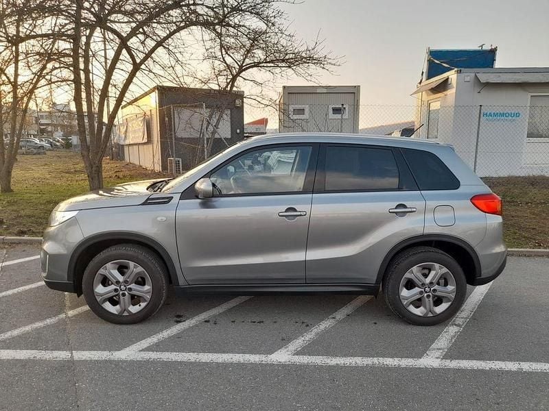 Gebraucht Suzuki Vitara Comfort 120 PS (88 kW) 2017 Grau SUV