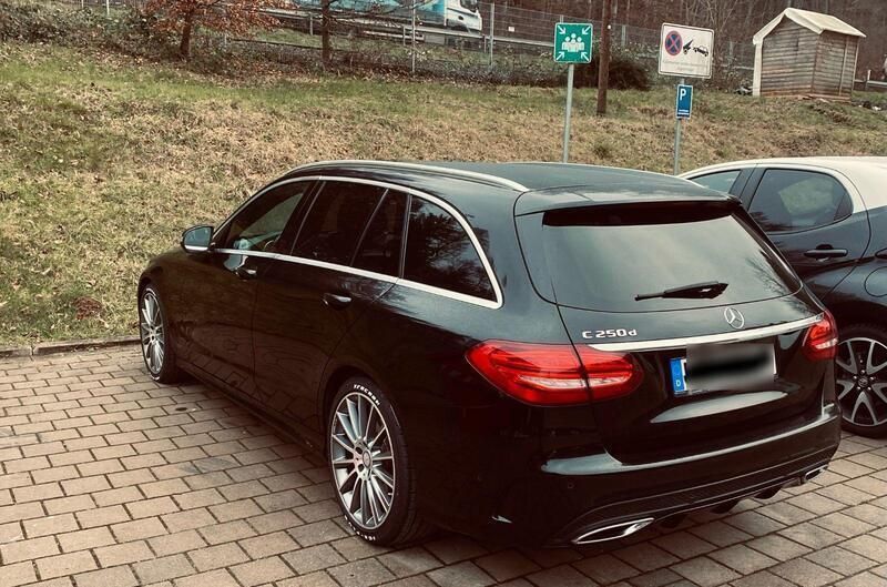 Schwarz Gebraucht 2016 Mercedes C250 AMG line Kombi | 16.000 € (Guter Preis) - Bild 1/4