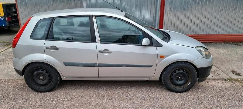 Grau Gebraucht 2006 Ford Fiesta Kleinwagen | 250 € (Superpreis) - Bild 1/4