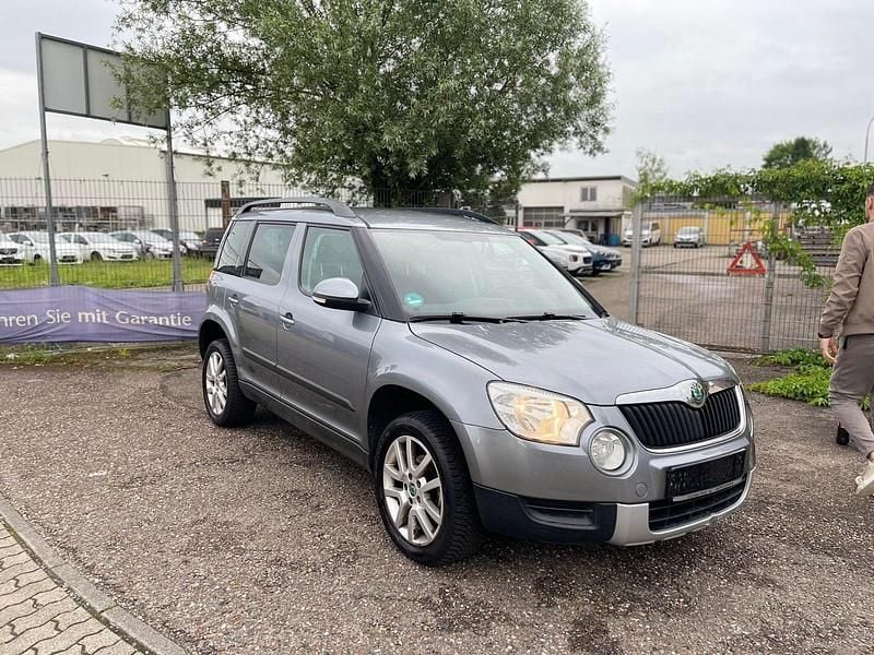 Grau Gebraucht 2013 Skoda Yeti SUV | 4.900 € (Superpreis) - Bild 1/4