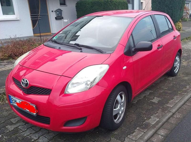 Rot Gebraucht 2009 Toyota Yaris Limousine | 3.000 € (Guter Preis) - Bild 1/3