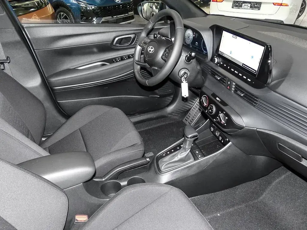 Neu Hyundai Bayon Blackline 90 PS (66 kW) 2026 Vibrant blue / mic SUV