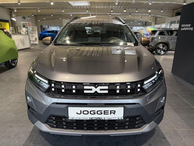 Neu Dacia Jogger Extreme 110 PS (80 kW) 2026 Grün Van / Kleinbus