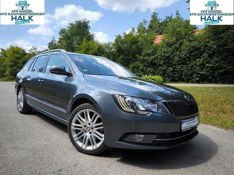 Grau Gebraucht 2014 Skoda Superb Elegance Kombi | 15.200 € (Etwas zu teuer) - Bild 1/4