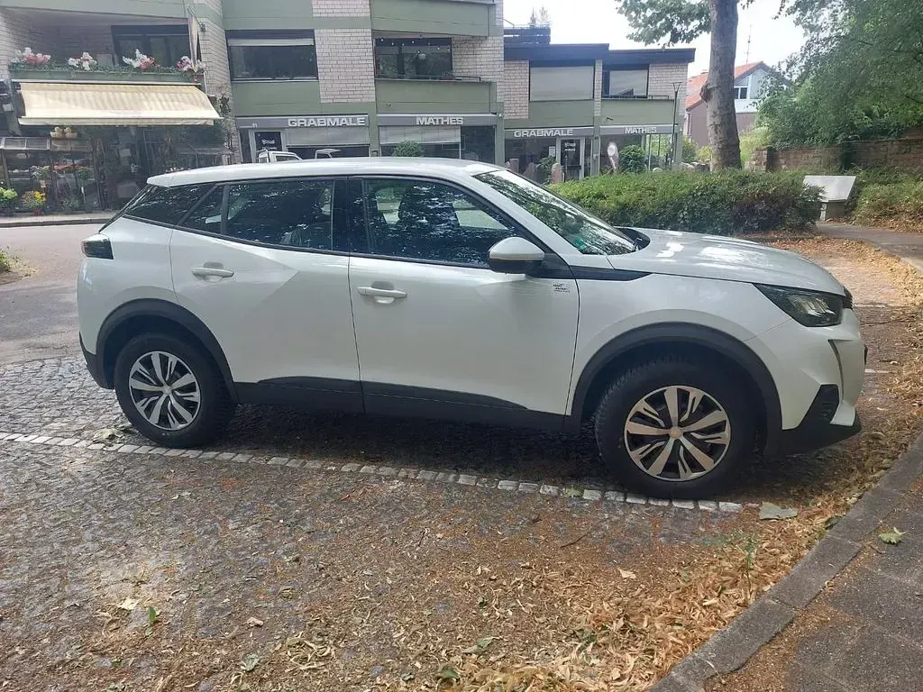 Gebraucht Peugeot 2008 Active 102 PS (75 kW) 2020 Weiß SUV
