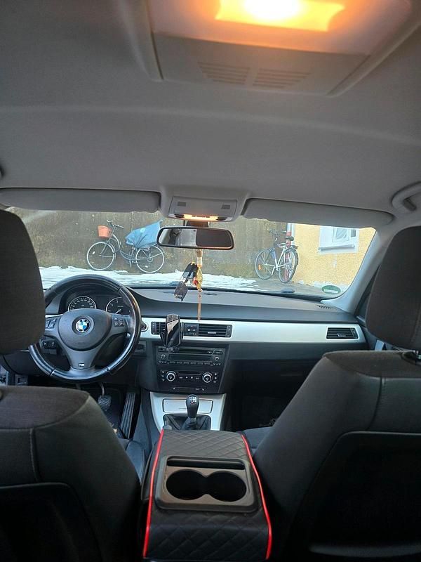 Gebraucht BMW 318 143 PS (105 kW) 2008 Grau Limousine