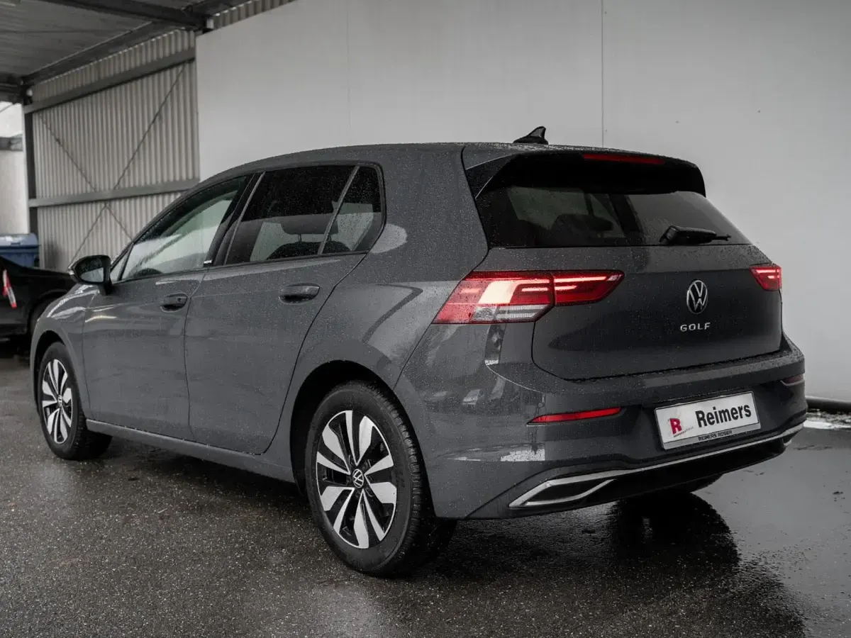 Gebraucht VW Golf VIII Move 110 PS (80 kW) 2024 Grau Limousine