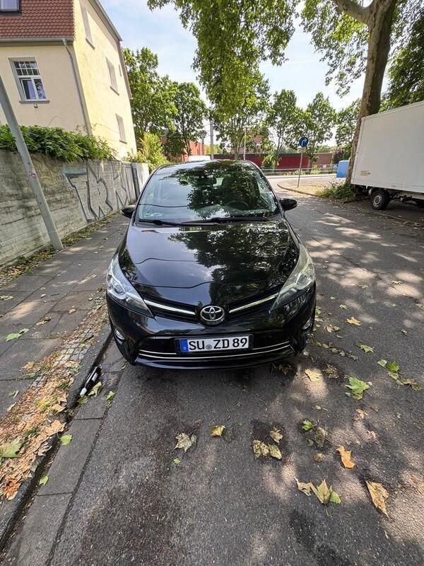 Schwarz Gebraucht 2013 Toyota Verso Van / Kleinbus | 7.499 € - Bild 1/4