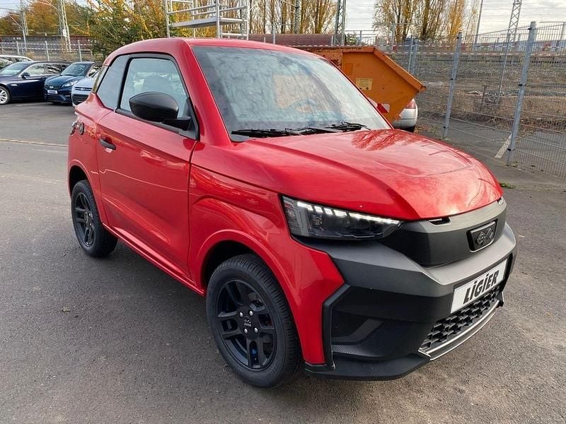 Ny Ligier JS50 2025 Röd Halvkombi