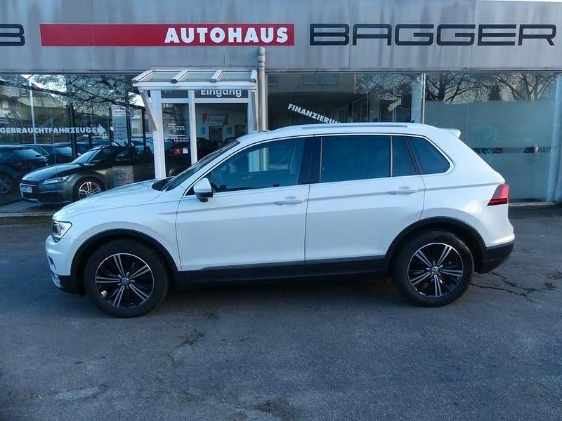 Weiß Gebraucht 2017 VW Tiguan Highline SUV | 17.990 € (Etwas zu teuer) - Bild 1/4