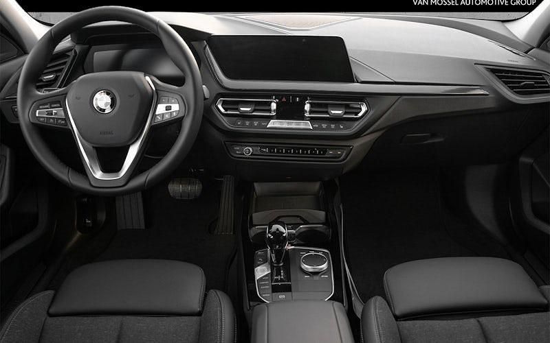 Gebraucht BMW 118 Sport Line 136 PS (100 kW) 2024 Schwarz Kleinwagen