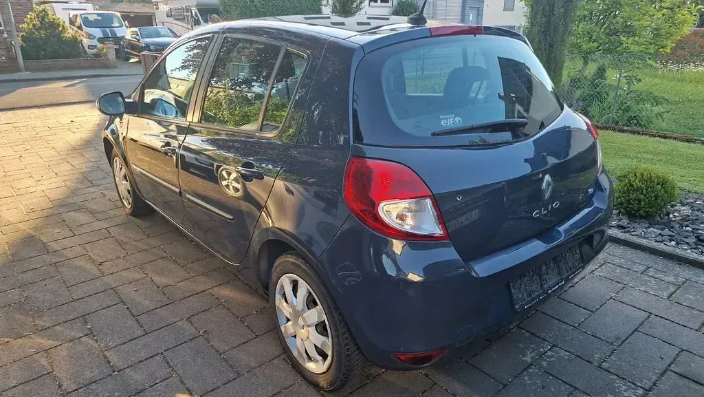 Gebraucht Renault Clio 103 PS (75 kW) 2012 Blau Limousine