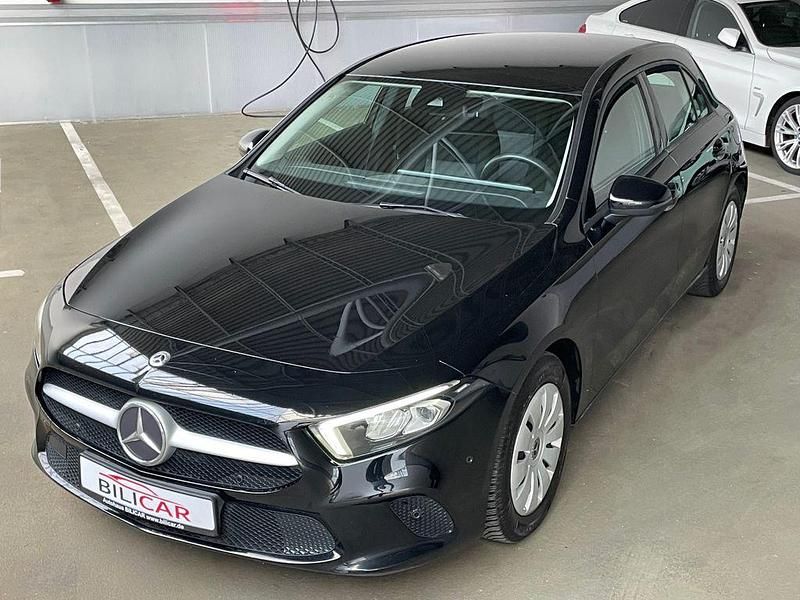 Schwarz Gebraucht 2018 Mercedes A200 Limousine | 15.800 € (Guter Preis) - Bild 1/4