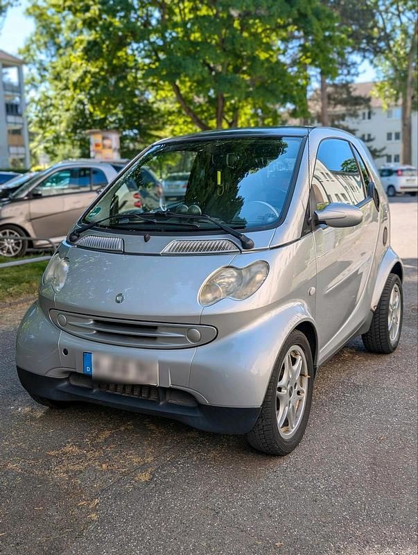 Grau Gebraucht 2005 Smart ForTwo Coupé Coupé | 1.800 € (Fairer Preis) - Bild 1/4