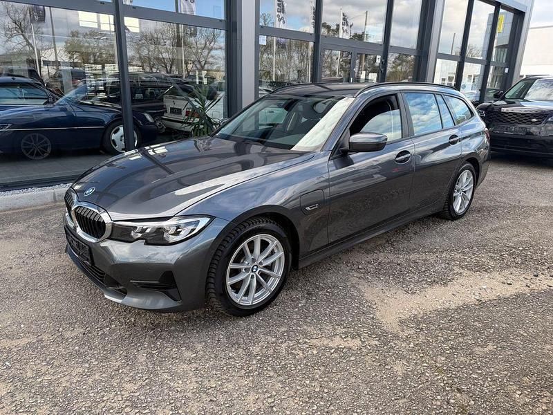 Gebraucht BMW 320e 163 PS (119 kW) 2022 Grau Kombi