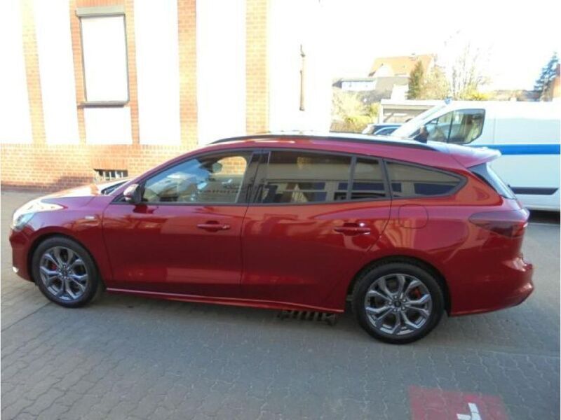 Gebraucht Ford Focus ST-Line 155 PS (114 kW) 2023 Fantastic red tc Kombi