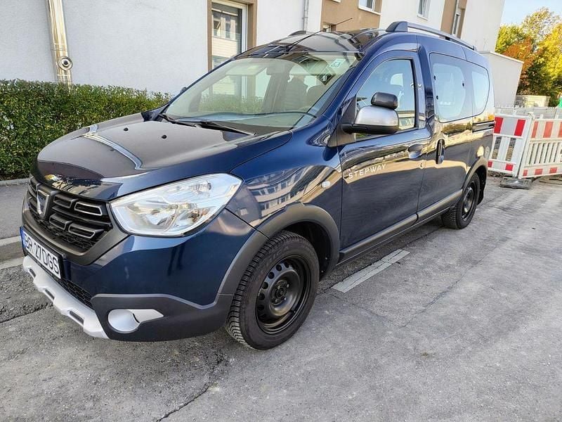 Blau Gebraucht 2019 Dacia Dokker Stepway Van | 10.599 € (Guter Preis) - Bild 1/4