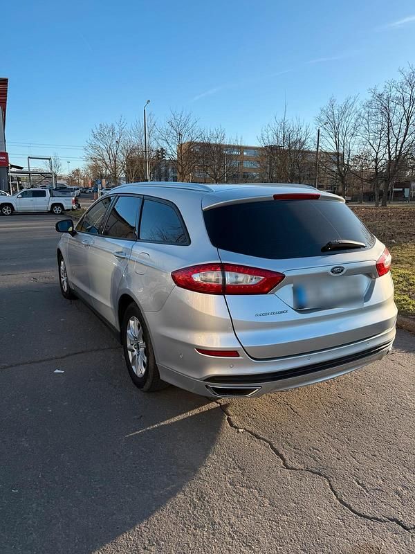 Gebraucht Ford Mondeo 180 PS (132 kW) 2015 Silber Kombi