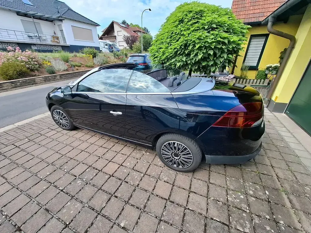 Gebraucht Renault Mégane Cabriolet Dynamique 131 PS (96 kW) 2011 Schwarz Cabrio
