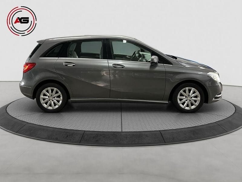 Gebraucht Mercedes B200 136 PS (100 kW) 2012 Grau Van / Kleinbus