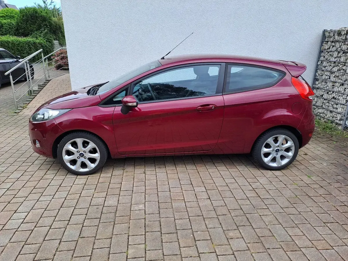 Gebraucht Ford Fiesta Trend 82 PS (60 kW) 2010 Rot Limousine