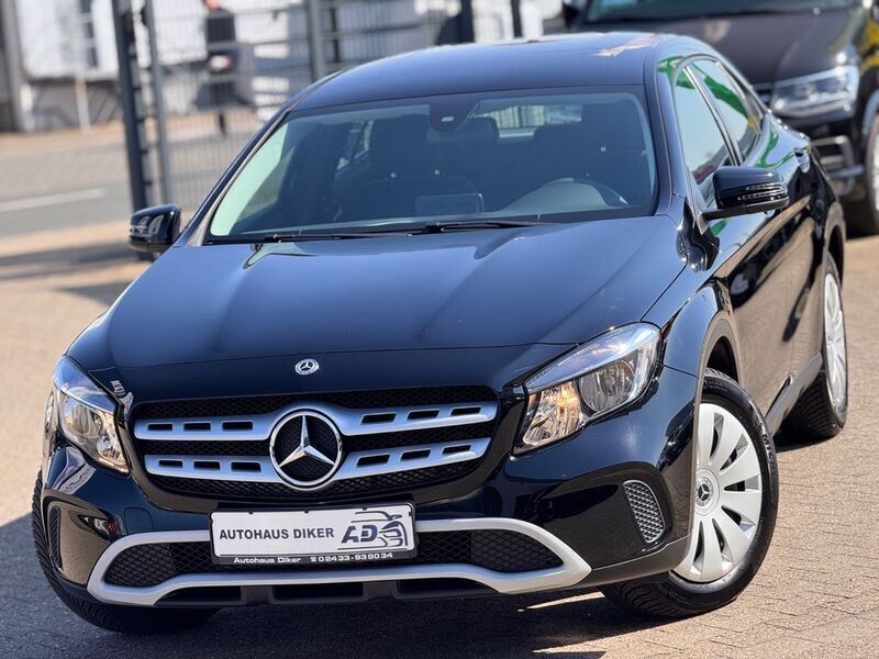 Schwarz Gebraucht 2017 Mercedes GLA180 SUV | 15.800 € (Guter Preis) - Bild 1/4