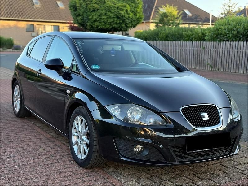 Schwarz Gebraucht 2010 Seat Leon Limousine | 2.799 € (Fairer Preis) - Bild 1/4