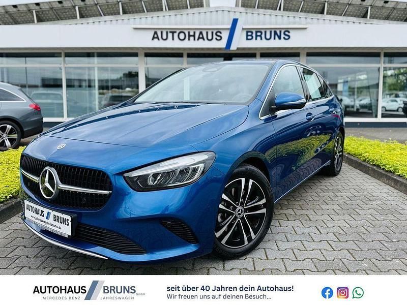 Spektralblau metalliclack Gebraucht 2024 Mercedes B200 Progressive Van / Kleinbus | 35.495 € (Teuer) - Bild 1/4