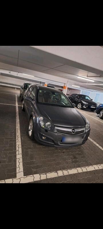 Grau Gebraucht 2009 Opel Astra Edition Kombi | 1.900 € (Guter Preis) - Bild 1/4