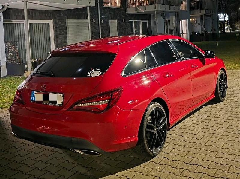 Gebraucht Mercedes CLA180 Urban 122 PS (89 kW) 2017 Rot Limousine
