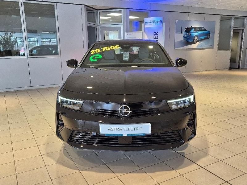 Neu Opel Astra 114 kW (156 PS) 2026 Lackierung schwarz perla nera/ Kombi