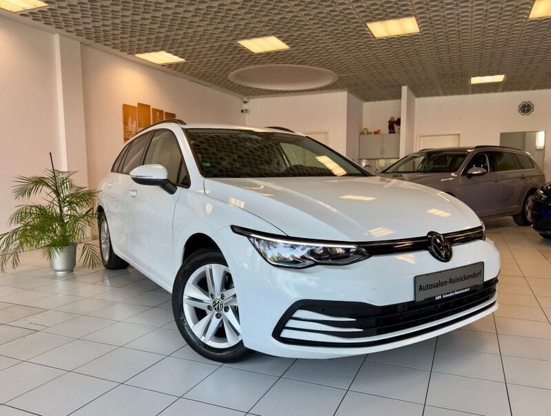 Weiß Gebraucht 2024 VW Golf VIII Life Kombi | 22.480 € (Superpreis) - Bild 1/4