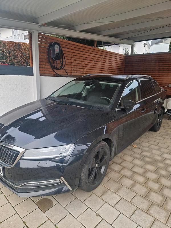 Schwarz Gebraucht 2020 Skoda Superb Kombi | 19.999 € (Fairer Preis) - Bild 1/4