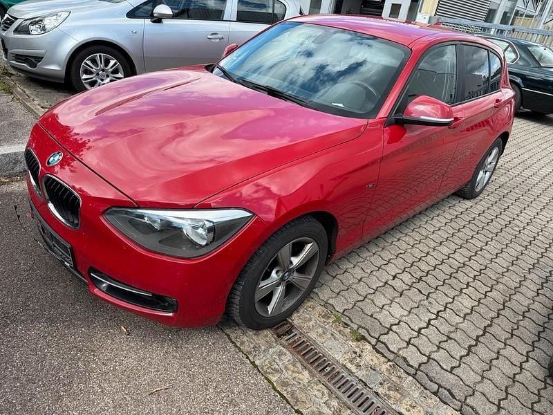 Rot Gebraucht 2014 BMW 118 Sport Line Kleinwagen | 4.900 € (Superpreis) - Bild 1/4