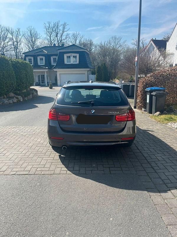 Gebraucht BMW 320 184 PS (135 kW) 2013 Braun Kombi
