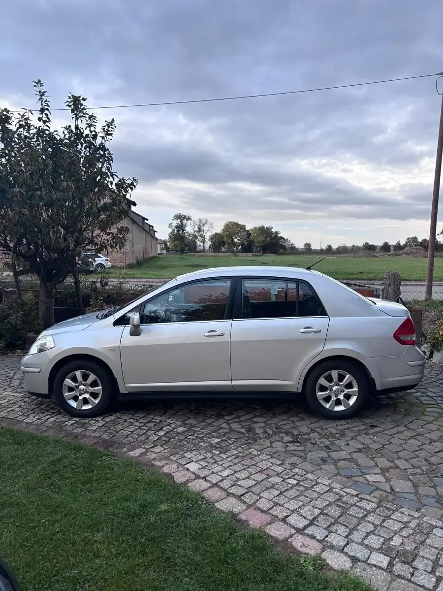 Gebraucht Nissan Tiida 126 PS (92 kW) 2008 Limousine
